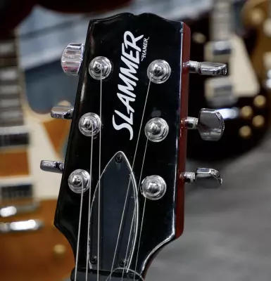 SLAMMER DC LP BLACK ELECTRIC IN RED 2